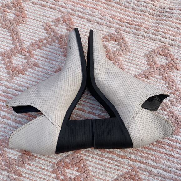 White and Black Steve Madden Petra Snake Skin Heeled Ankle Booties 8 - Picture 5 of 16
